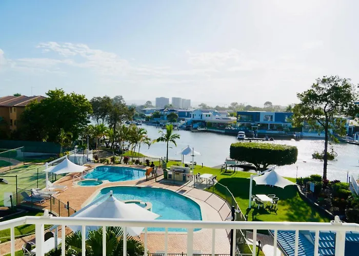 Pelican Cove Waterfront Apartment