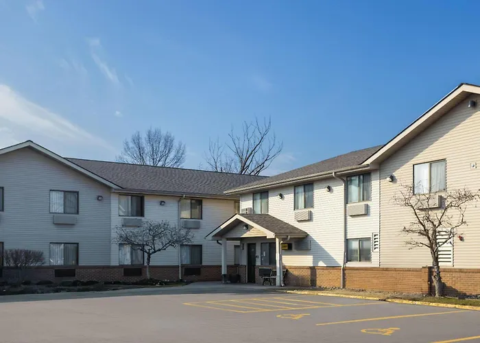 Super 8 By Wyndham Mentor/Cleveland Area