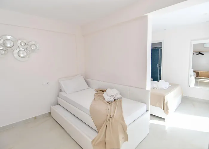 Cocoon Hotel-Beach Bar
