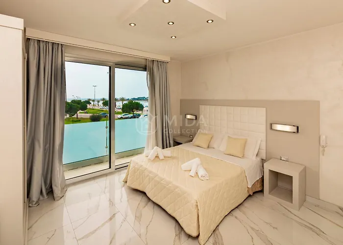Riviera Luxury Rooms