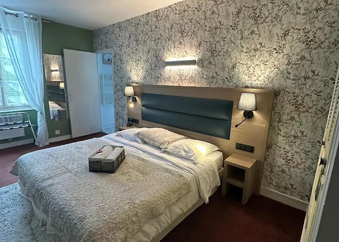 Logis Hotel Restaurant La Vieille Auberge, Art And Gallery