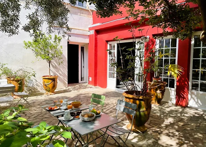 Hotel Saint Louis - Au Coeur Des Remparts Aigues-Mortes