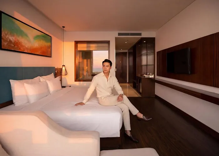 Maximilan Danang Beach Hotel