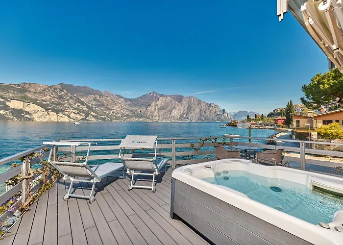 Hotel Castello Lake Front
