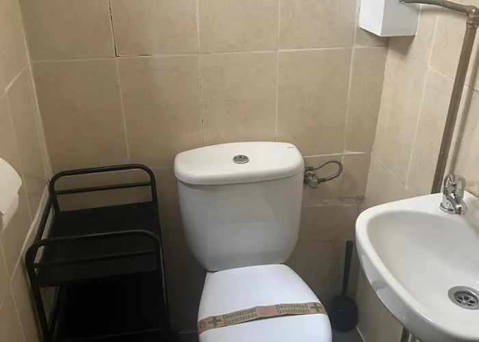 Pensión LF - No Fumadores - Habitaciones Con Baño Privado - Sin Ascensor