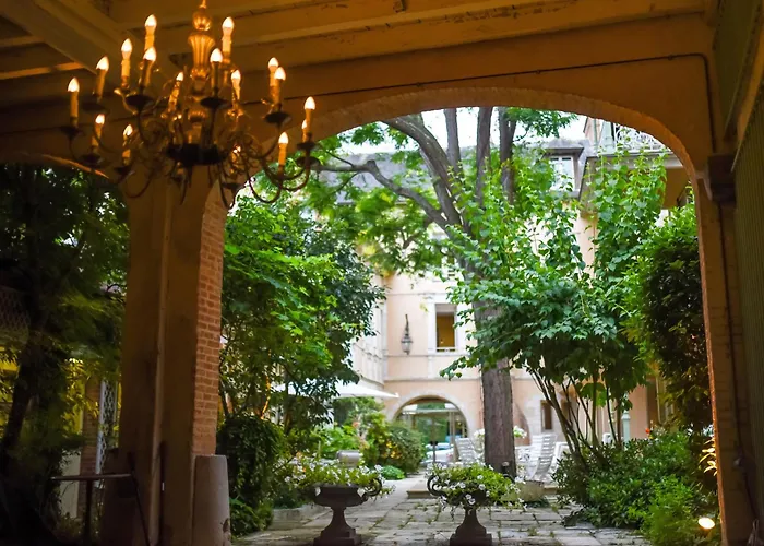 Grand Hotel Du Lion D'Or