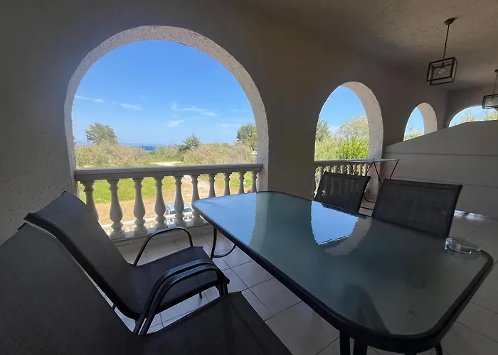 The Beach House - Apartments & Studios (Adults Only)