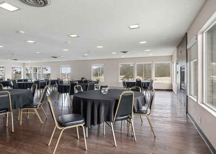 Waldport Bayfront Hotel & Restaurant