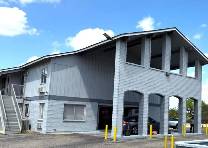 Regency Inn Three Rivers I-37
