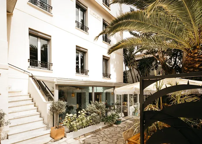 Le Petit Castel