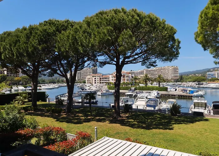 Vacanceole - Residence Carre Marine Mandelieu