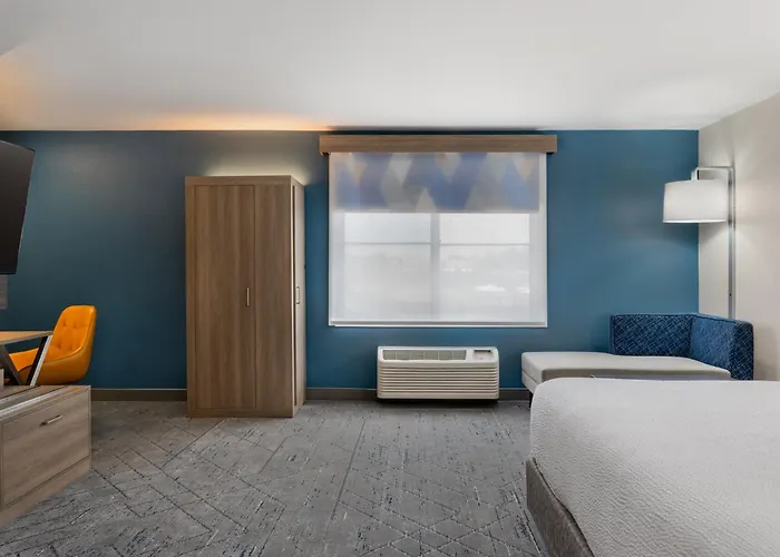 Holiday Inn Express Boston-Milford By Ihg