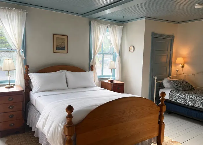 Orcas Hotel
