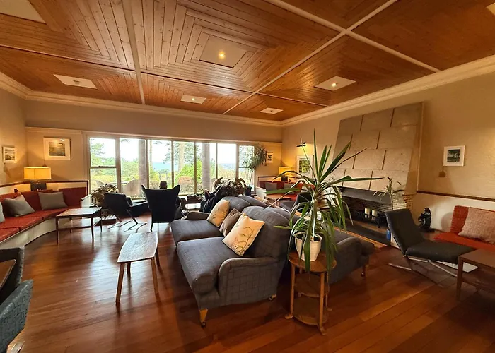 Knoll House