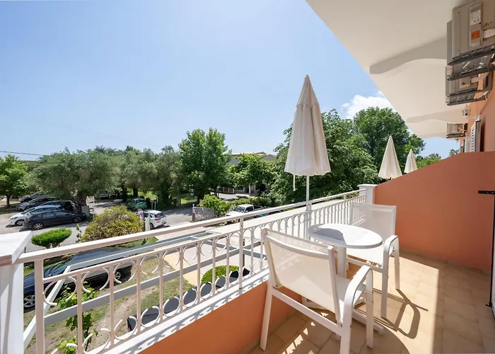 Red Dragon Exclusive Accommodation Dassia 