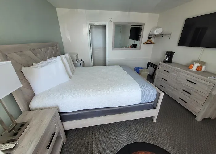 Aquarius Oceanfront Inn
