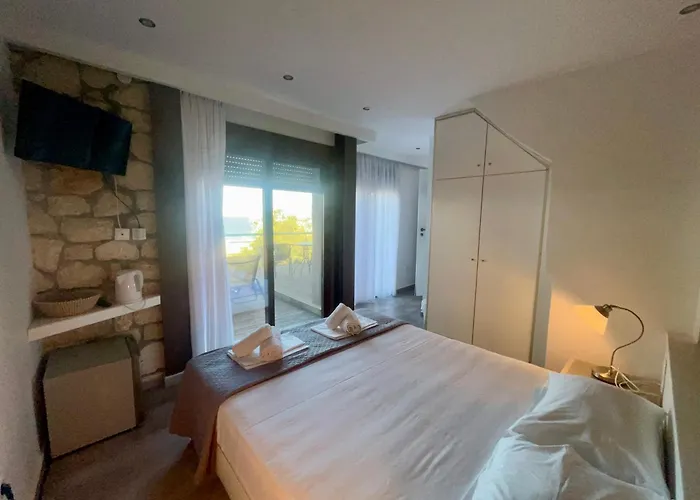 The Beach House - Apartments & Studios (Adults Only)