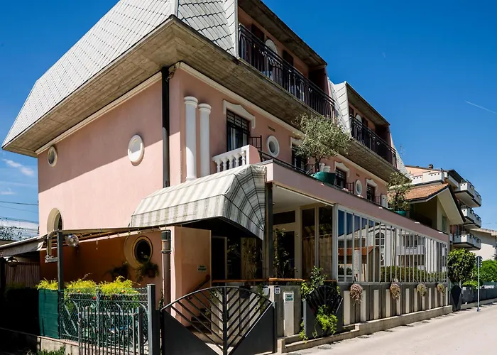Hotel Cesari