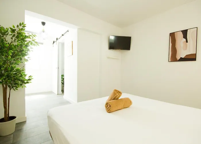 Los Alonsos - Open Mall - By AZ Rentals