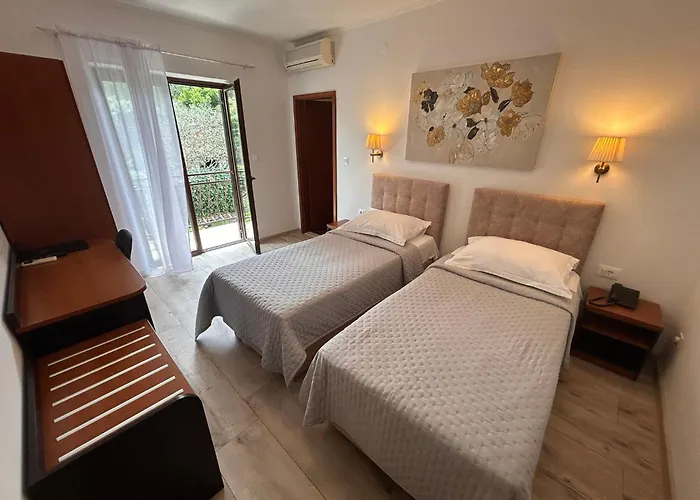 Hotel Vila Tina Arbanija