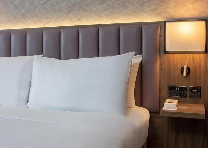 Doubletree By Hilton Dartford Bridge