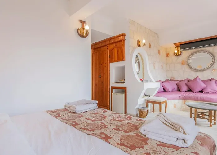 Oasis Hotel (Adults Only)