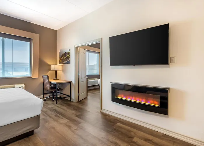 Best Western Plus 1000 Islands Hotel & Suites
