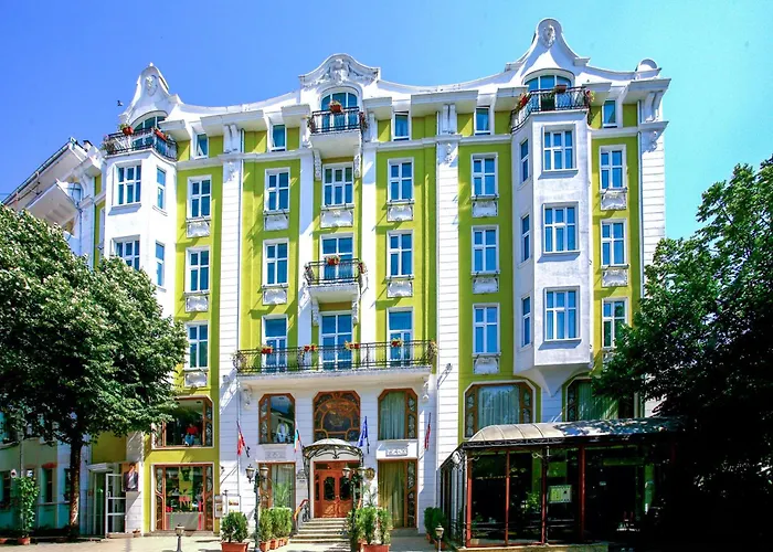 Grand Hotel London Warna
