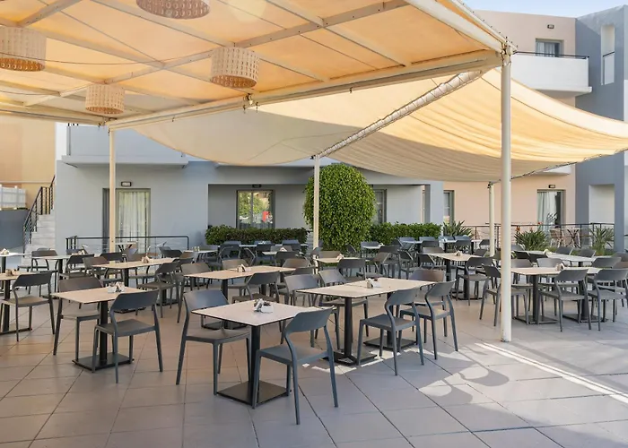 Sunrise Village Hotel Platanés
