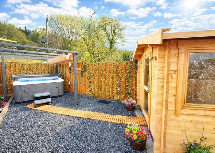 Dolgun Uchaf Historic B&B And Cottages With Jacuzzi And Sauna