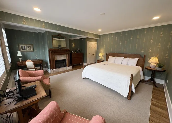 Maplewood Hotel