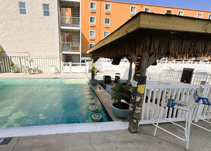 Oceanic Hotel & Barefoot Tiki Bar