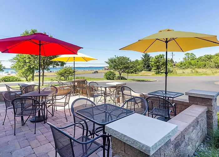 Sleep Inn & Suites Bay View Acme - Traverse City