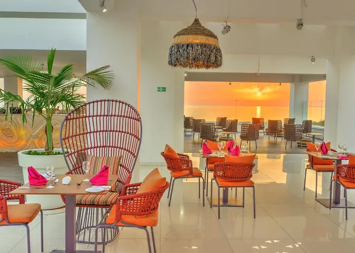 King Evelthon Beach Hotel&Resort