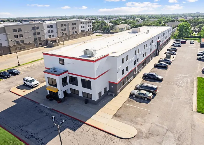 Super 8 By Wyndham Wichita North