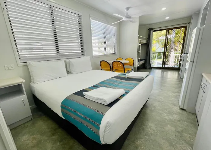 Alex Beach Cabins And Tourist Park