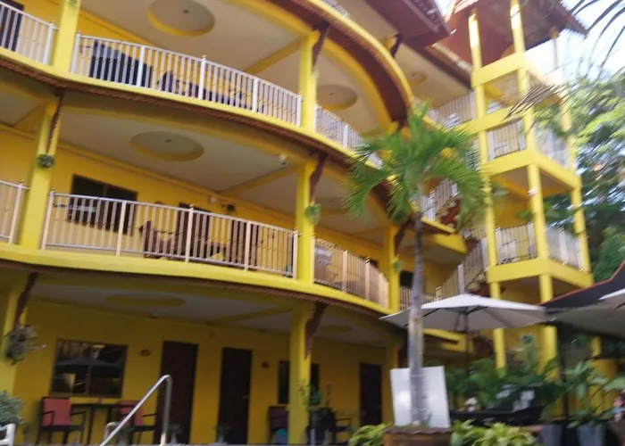 Phratamnak Inn Hotel & Guesthouse - 100 Mtr From The Beach