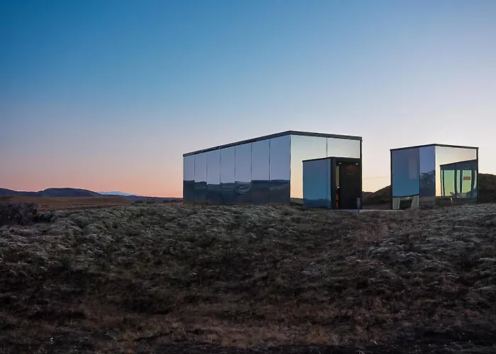 Oeoed Hekla Horizon - Mirror Houses