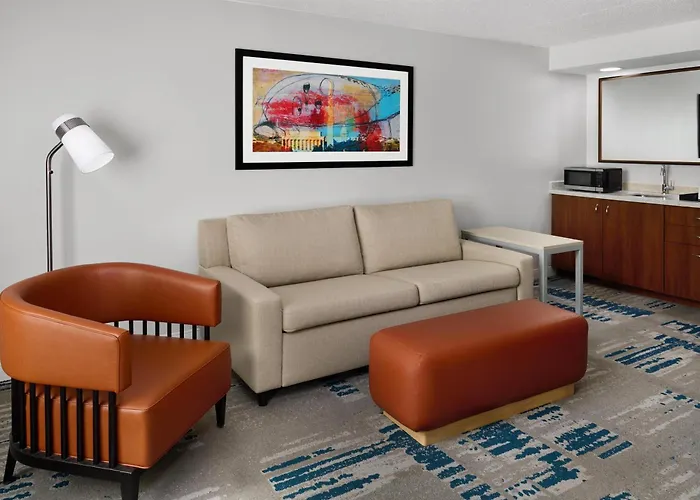 Hilton Garden Inn /Courthouse Plaza