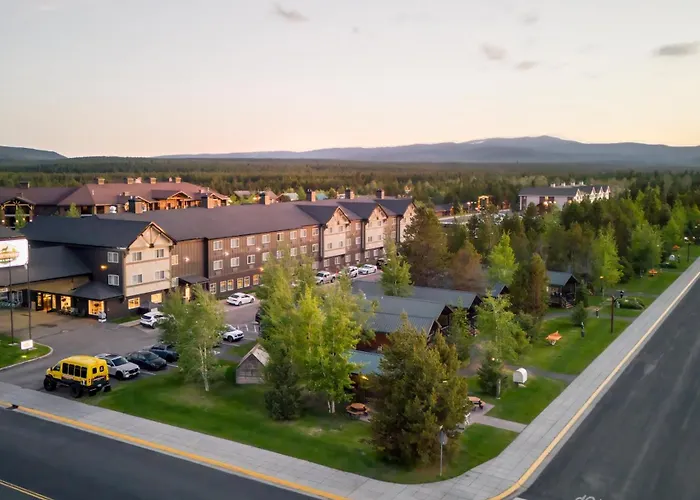 Gray Wolf Inn & Suites