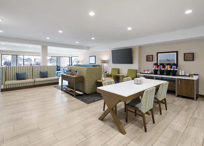 Hampton By Hilton -Cardiff , Ca