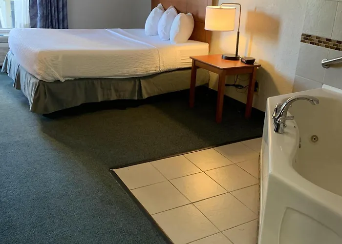 Days Inn By Wyndham Louisville Airport Fair And Expo Center