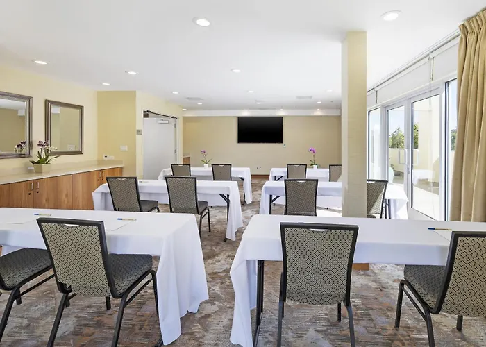 Redondo Beach Hotel, Tapestry Collection By Hilton