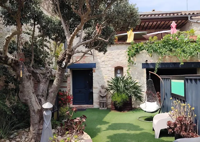 VILLA ARTEMIA Maison vigneronne - chambre d hôtes-B&B-piscine et spa
