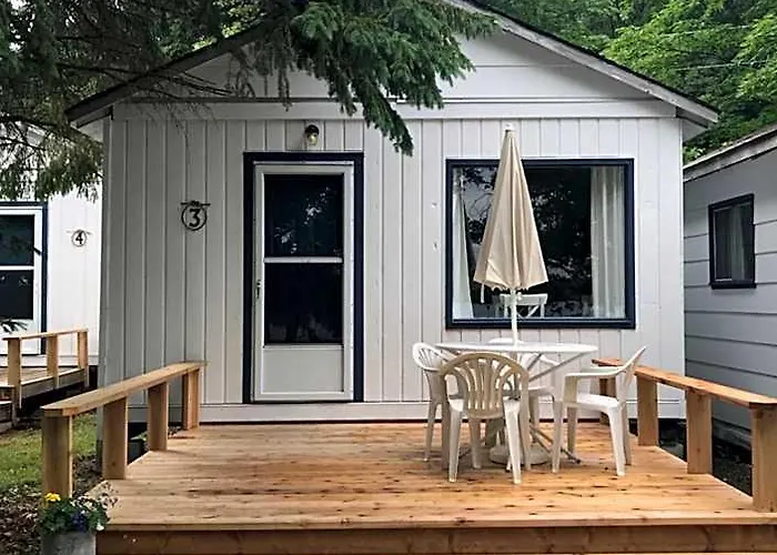 Beachside On Lake Muskoka