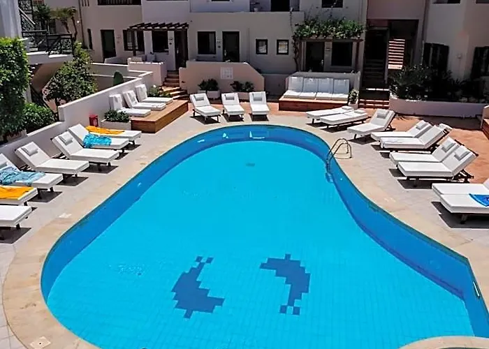 Elmi Beach Hotel & Suites