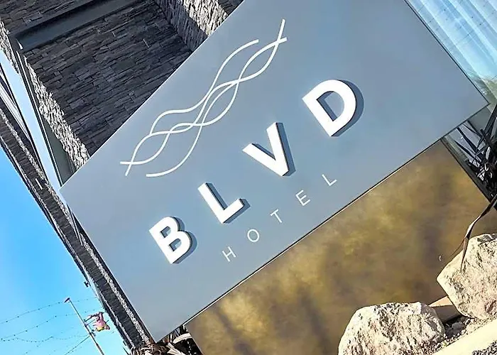 Boulevard Hotel