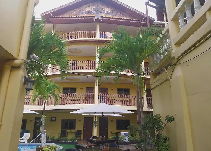Phratamnak Inn Hotel & Guesthouse - 100 Mtr From The Beach