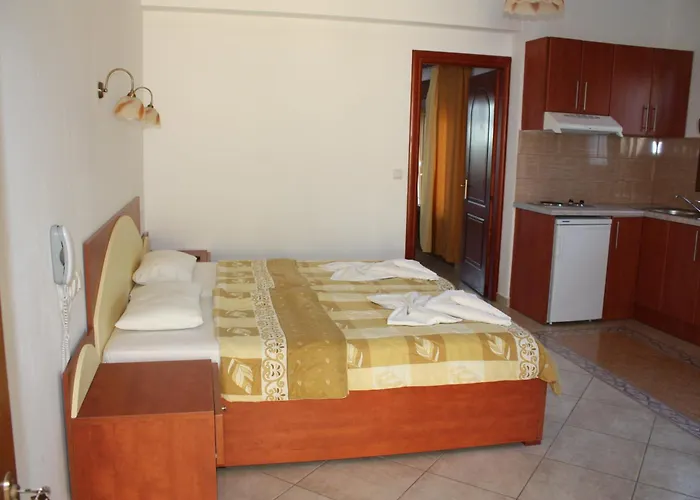 Christina'S Garden Hotel Anaxos