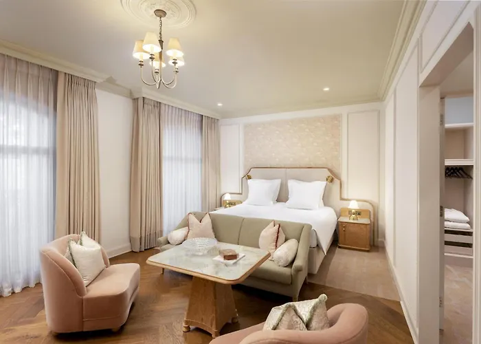 The Waldorf Hilton